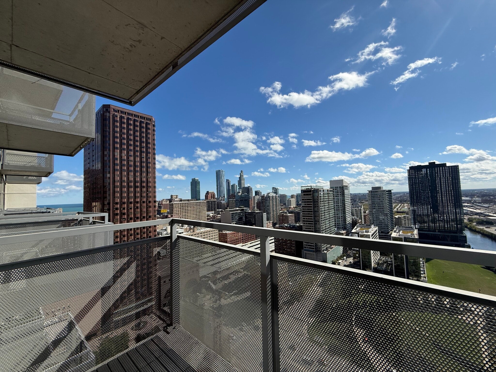 Building Photo - 235 W Van Buren St