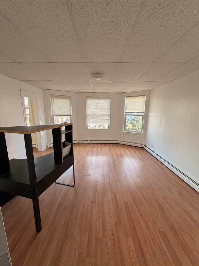 Building Photo - 520 N 3rd St