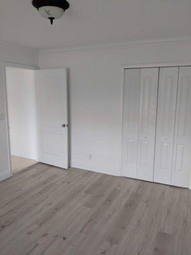 Building Photo - 4593 Bucida Rd