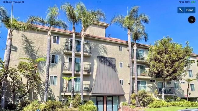 Building Photo - 3861 Mentone Ave