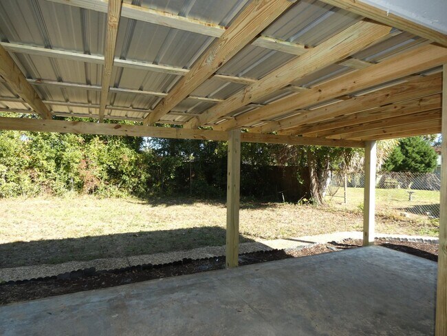 Building Photo - Charming 3-Bedroom Home - Scenic Hwy