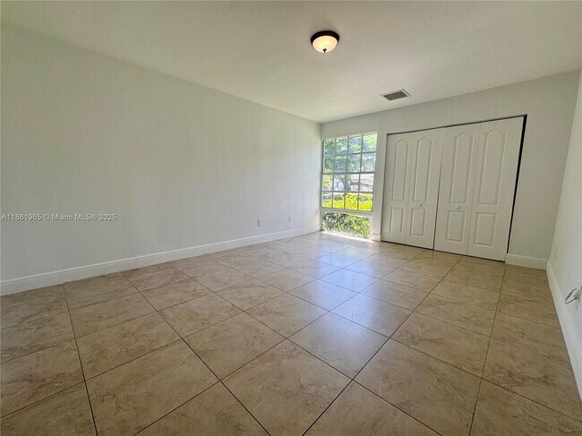 Building Photo - 3420 SW 125th Ct