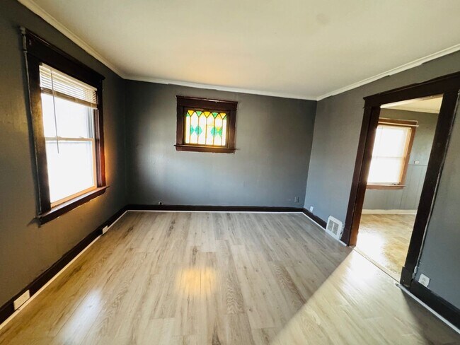 Building Photo - 2816 E 125th St