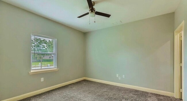 Building Photo - AVAILABLE NOW READY TO MOVE IN