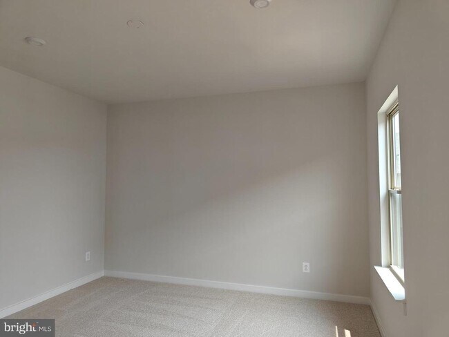 Building Photo - 2130 Acadia Rd