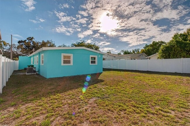 Building Photo - 3117 W La Salle St