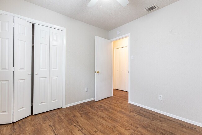 Building Photo - 323 W William Cannon Dr