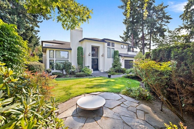 Building Photo - 4Bd/4.5Ba Medina House