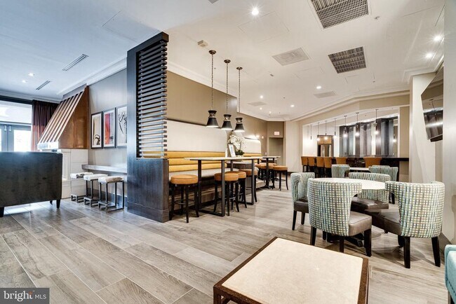 Building Photo - 3101 N Hampton Dr