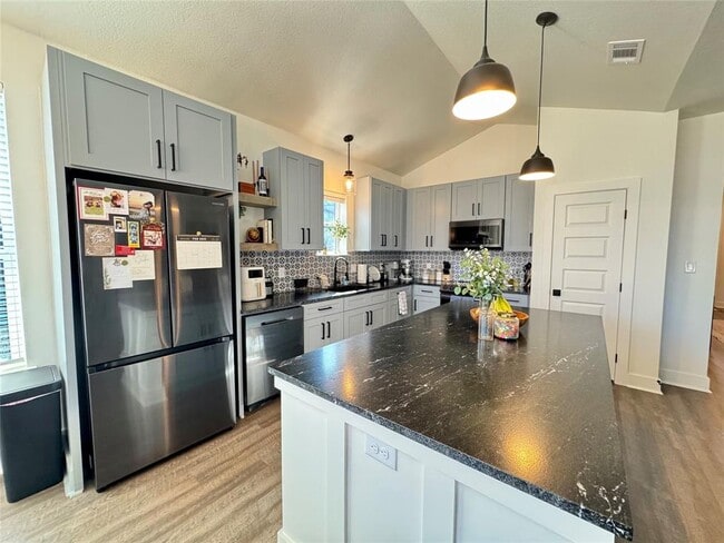Building Photo - 853 Cypress Ln