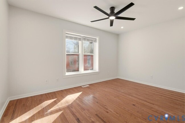 Building Photo - 5600 Woods Walk Rd