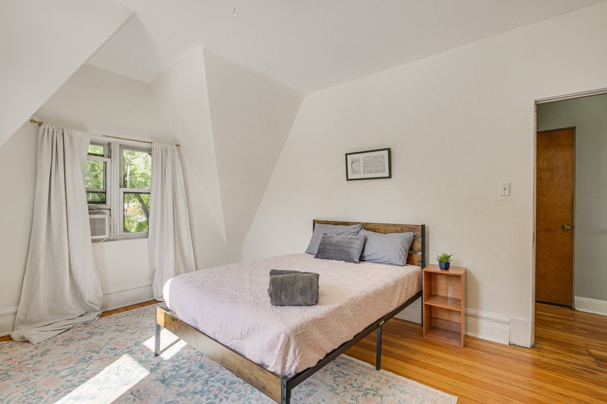 Building Photo - 5429 S Blackstone Ave