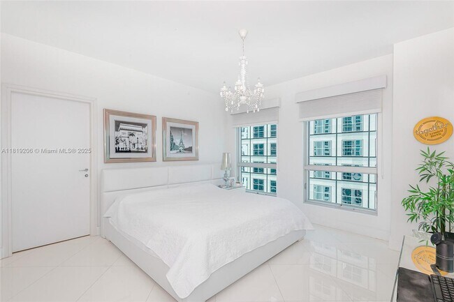 Building Photo - 300 S Biscayne Blvd