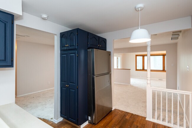 Building Photo - 6757 Summerdale Dr