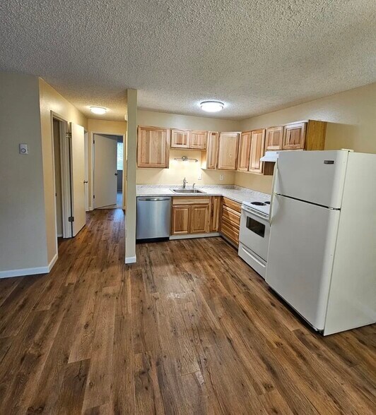 Building Photo - 200 SW Florence Ave