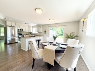 Building Photo - 450 NE Riverhill Dr