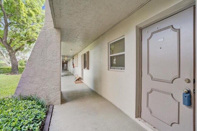 Building Photo - 9460 Poinciana Pl