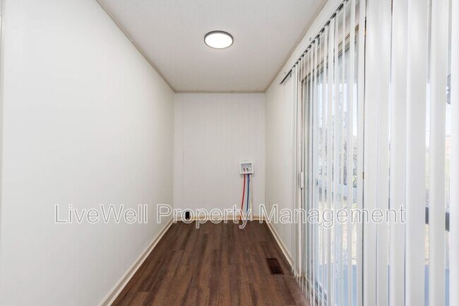 Building Photo - 408 Miles Ave