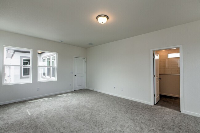 Building Photo - Stunning 4BD/3BA Home in Wolf Ranch – Mode...