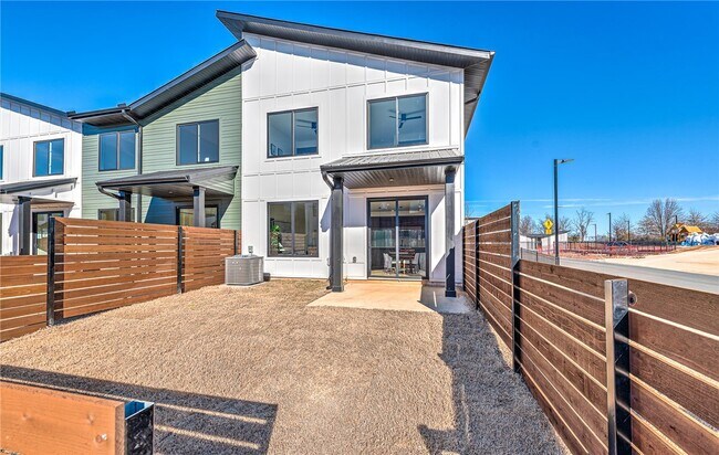 Building Photo - 1116 Emilia Ave