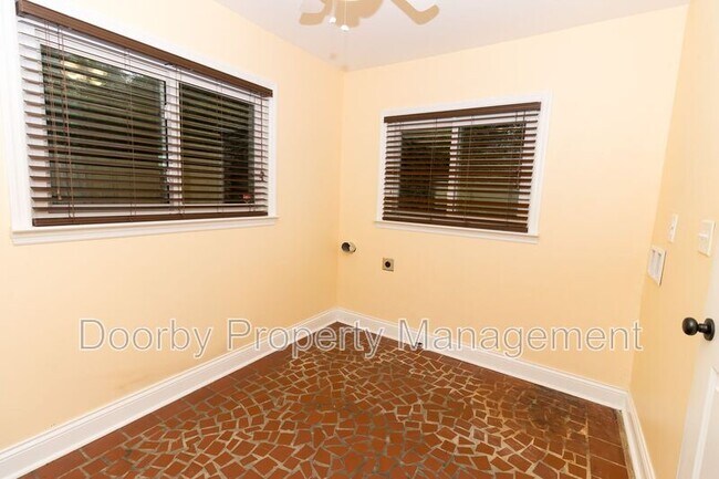 Building Photo - 1123 John Ross Rd