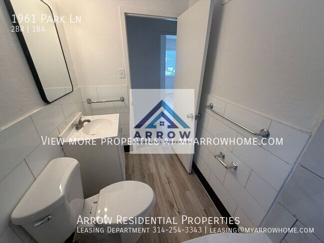 Building Photo - 1961 Park Ln