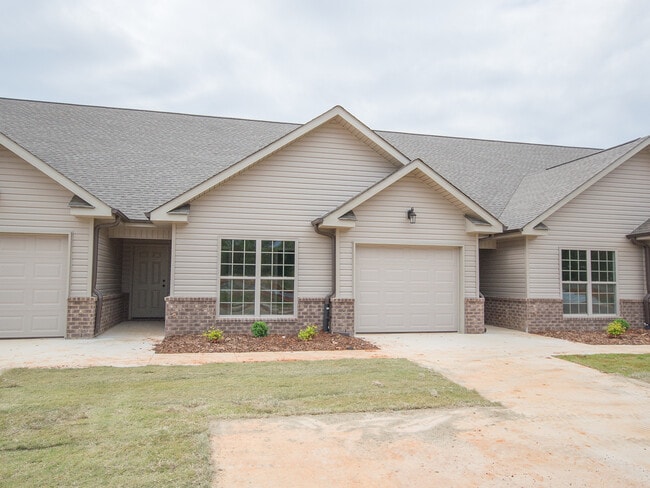 Building Photo - 25260 Everblake Dr
