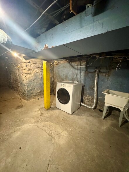 Building Photo - 906 Charlotte St