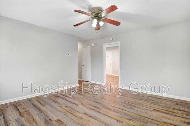 Building Photo - 1305 Robin St