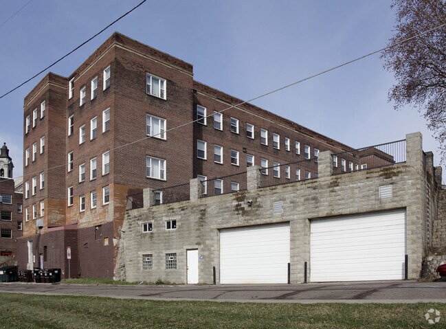 Building Photo - The Elms Apartments