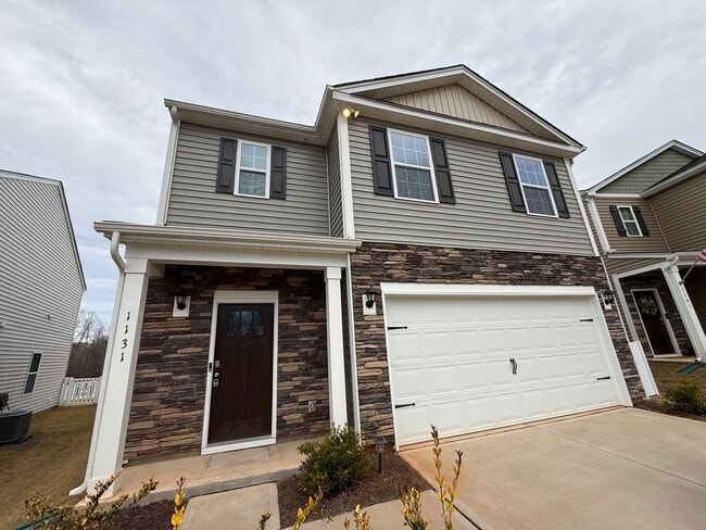 Building Photo - Spacious 5-Bedroom Home for Rent in The Falls – Modern, Comfortable, and Move-In Ready