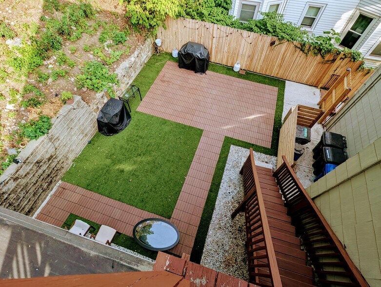 Shared patio - 281 Washington Ave