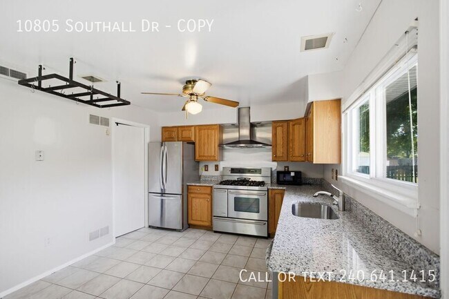 Building Photo - 10805 Southall Dr