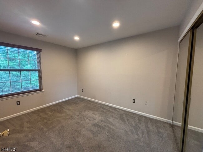 Building Photo - 1 Quail Brook Ct