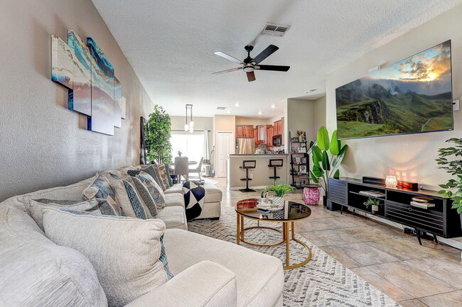 Building Photo - 12910 Utopia Gdns Wy