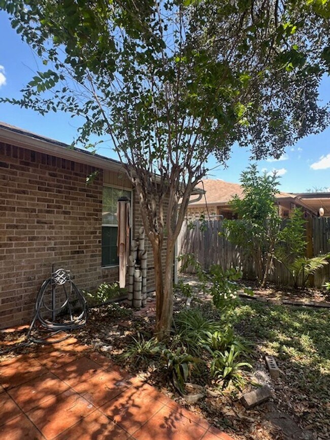 Building Photo - 2137 Mynah Ave