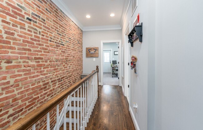 Building Photo - 216 S Robinson St