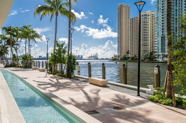 Building Photo - 300 Biscayne Blvd