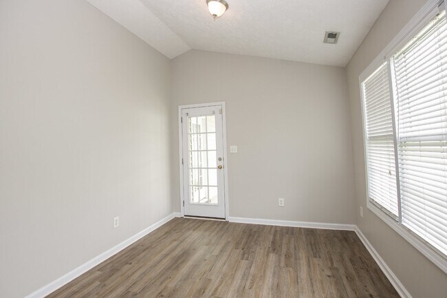 Building Photo - Charming 3 Bed, 2 Bath Rental Home in Raeford, NC - Don't Miss Out!