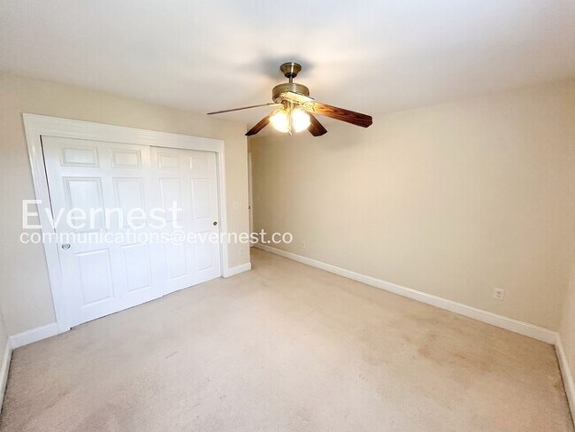 Building Photo - 4-Bed/2.5-Bath/ Home with Attached Garage and Large Yard/Available Now!