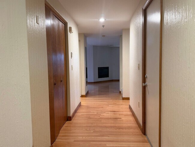 Building Photo - 17 Bayberry Dr