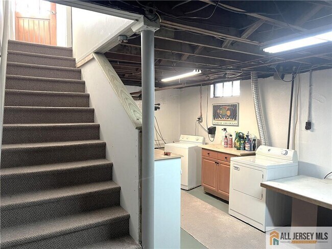 Building Photo - 11 Plainsboro Rd