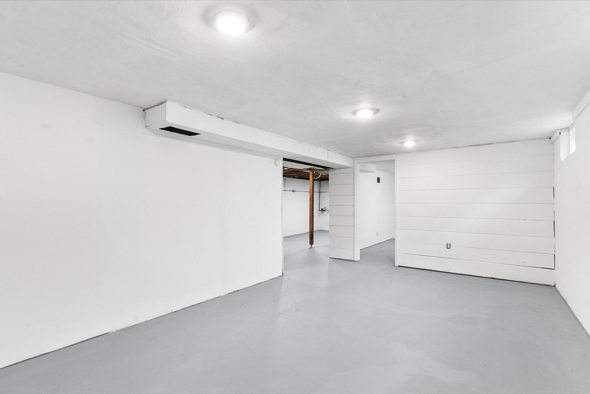 Building Photo - 1027 Curdes Ave