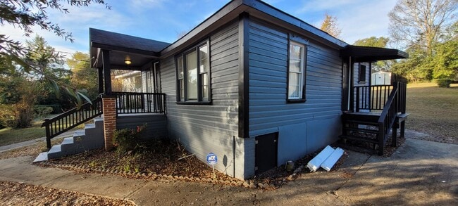 Building Photo - 411 Pinecrest Dr