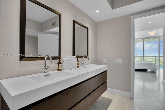 Building Photo - 450 Alton Rd