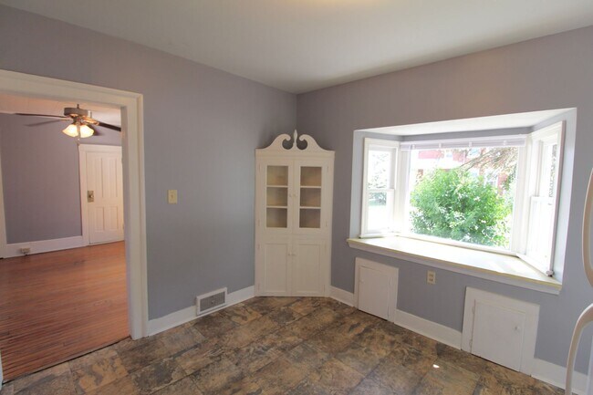 Building Photo - 501 Collicello St