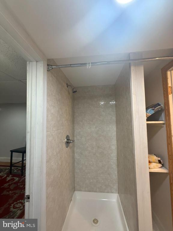 Building Photo - 7547 Beverly Rd