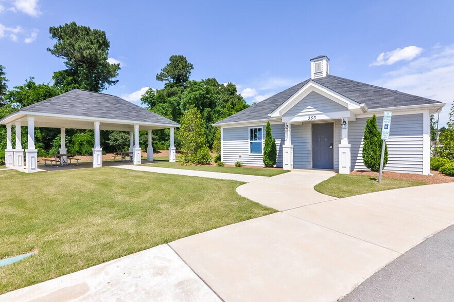 Building Photo - 105 Lakemont Dr
