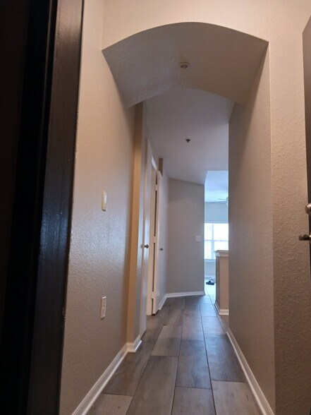 Entry Hallway - 200 4th Ave S