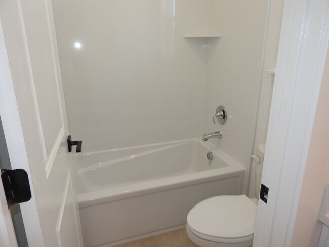 Building Photo - Beautiful Smart Home in Granite Bay  With Solar!!